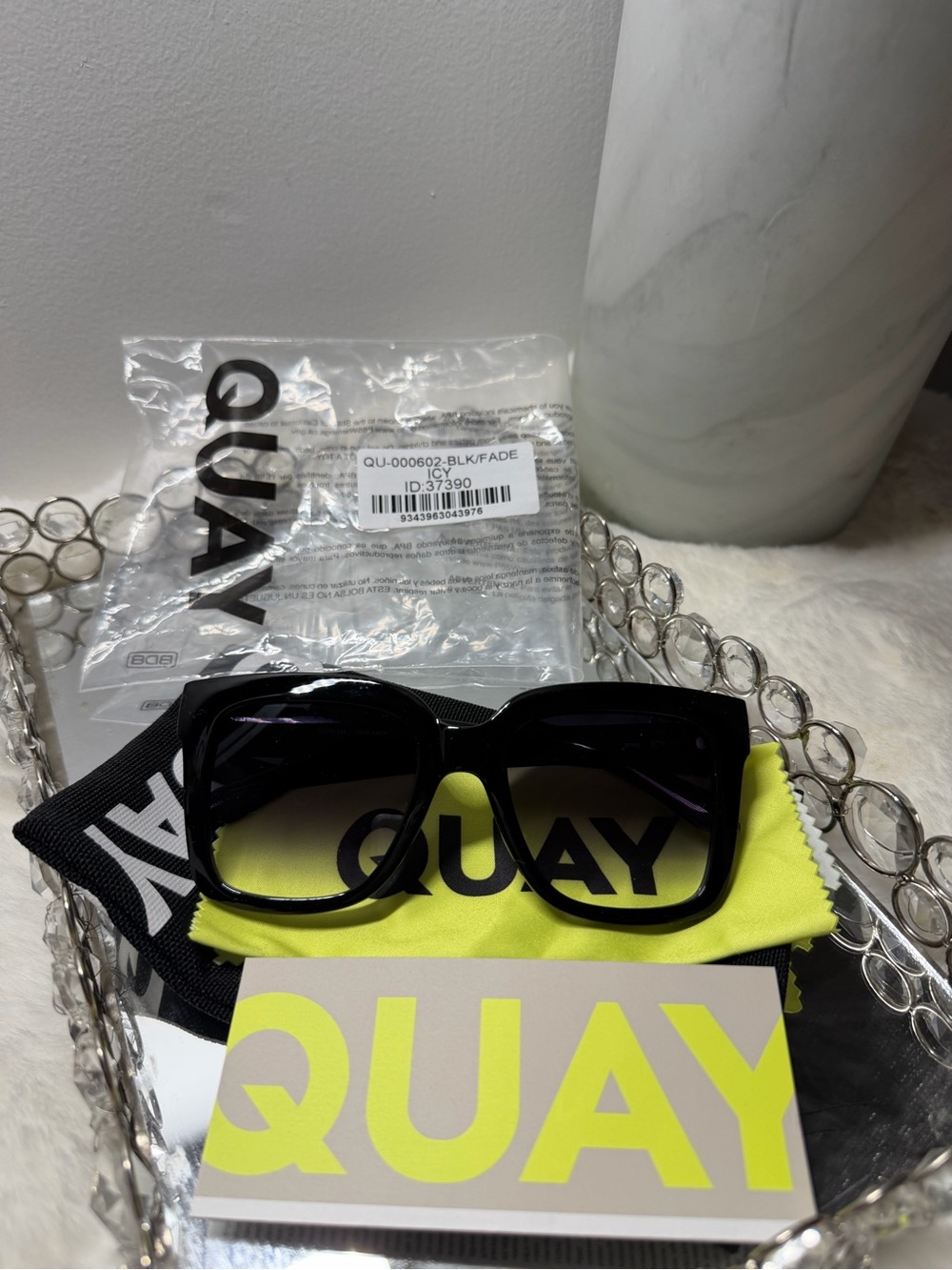 QUAY AUSTRALIA ICY SUNGLASSES